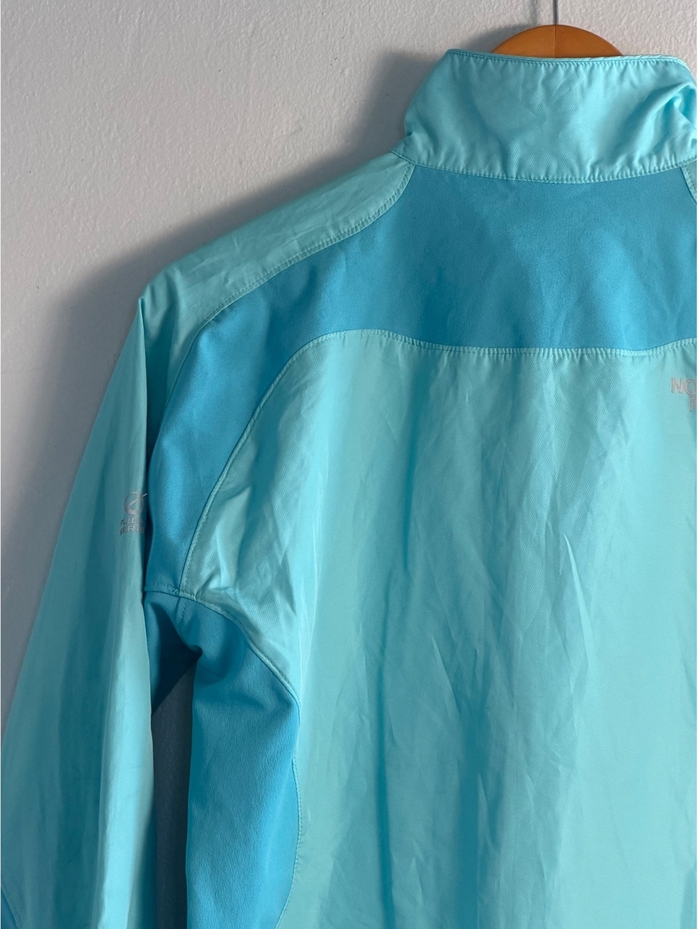The North Face Women's Light Blue Windbreaker Jacket - Picture 10 of 11